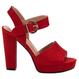 SHELOVET Sandales rouges sur la plate-forme SHELOVET Sandales rouges sur la plate-forme