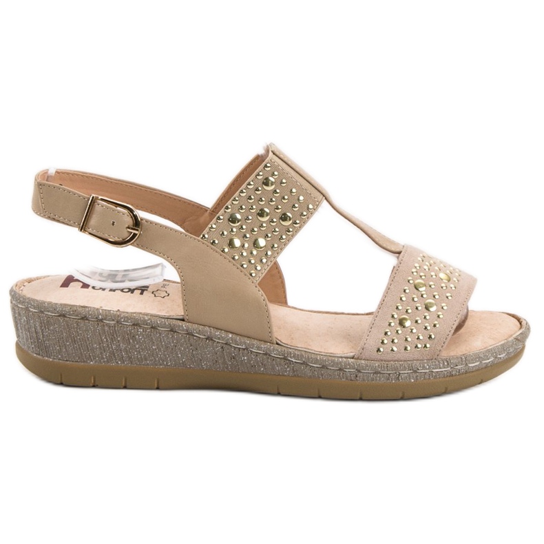 Kylie Sandales sur la plate-forme beige