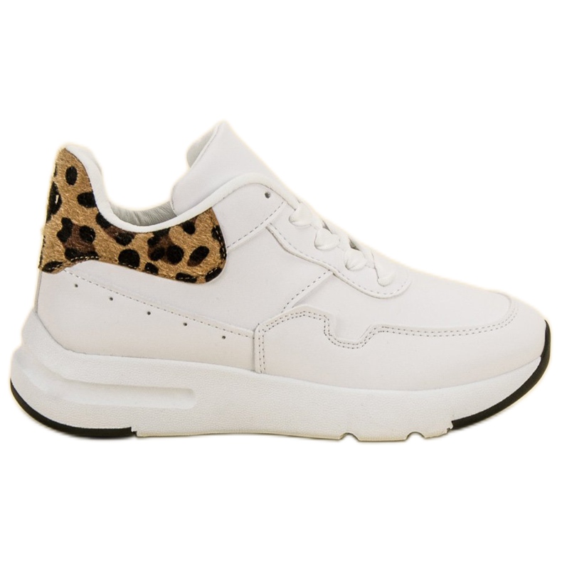 SHELOVET Des baskettes blanches SHELOVET Des baskettes blanches