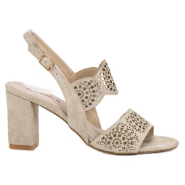 Goodin Sandales dorées sur un bar