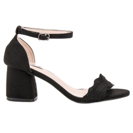 VICES Sandales sur un poteau noir