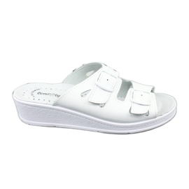 Les tongs en cuir des femmes sont des quartiers blancs blanche