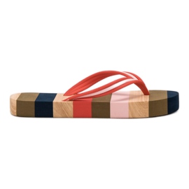Ax Boxing Tongs sur la plate-forme multicolore