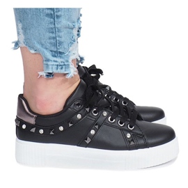 Baskets noires Montpellier clous le noir