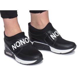 Baskets de sport noires sur la semelle compensée Monon le noir