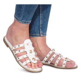 Chaussons blancs à clous Rabelle blanche Chaussons blancs à clous Rabelle blanche