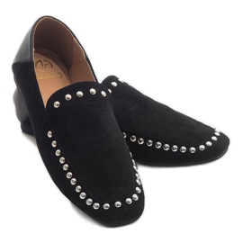 Chaussures à enfiler noires avec clous B-105