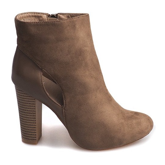 Bottines En Daim Sur Un Pilier Avec Une Fermeture Éclair T-10 Beige