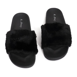 Pantoufles en fourrure noire LS-1 le noir