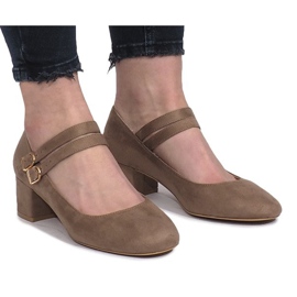 Escarpins beiges sur le post Tamara Escarpins beiges sur le post Tamara