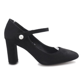 Escarpins noirs sur le poste Milaya