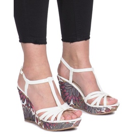 Sandales blanches sur le talon compensé Ibrahim noir