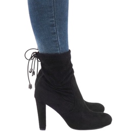 Bottines en daim noir sur le poteau E4873 le noir