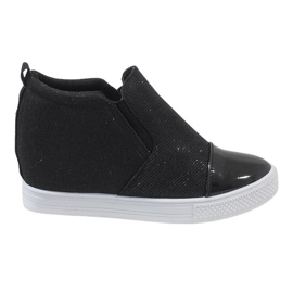 Baskets noires sur le coin DD410-4 le noir