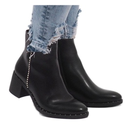Bottes isolées noires à crampons NC268 le noir