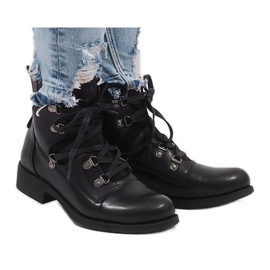 Bottines noires à lacets HQ8775