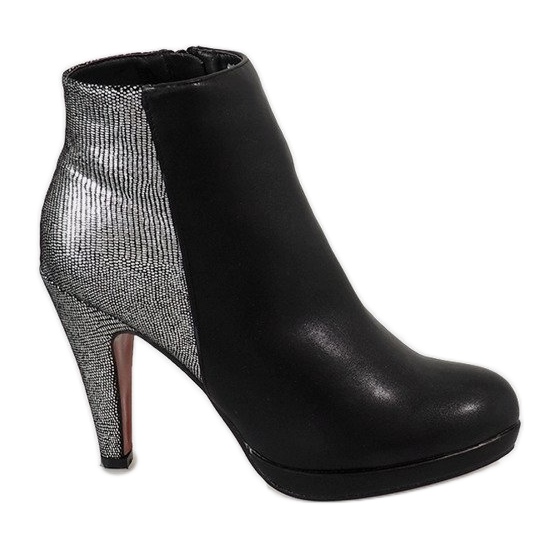 Bottes noires sur un talon haut 16-92 le noir