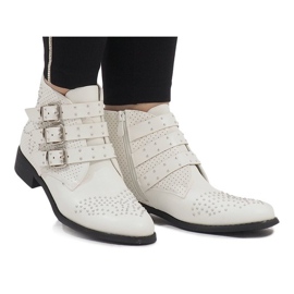 Boots blanches à clous HQ909