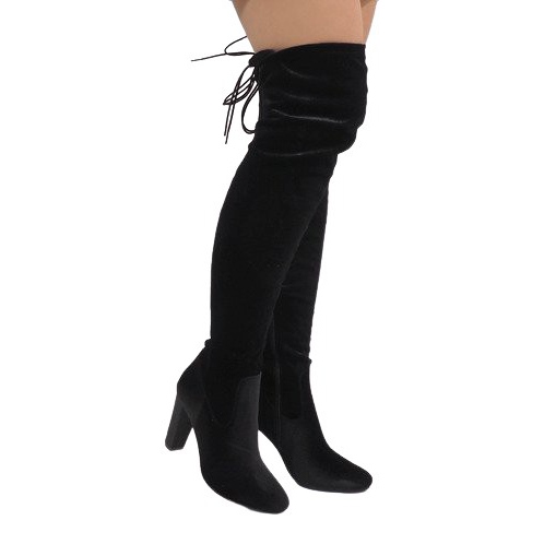 Bottes en velours noir sur le pilier E-4902 le noir
