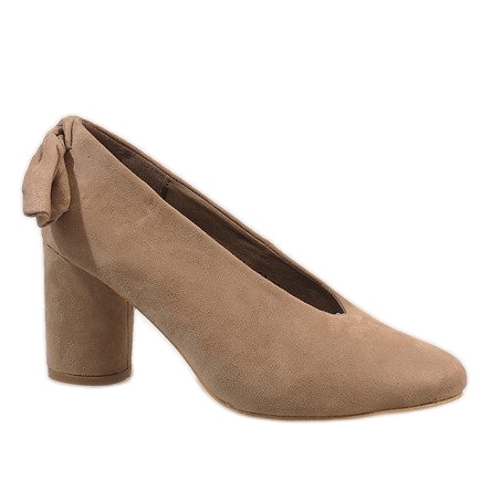 Escarpins en daim beige sur le montant LL-93P