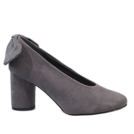 Escarpins en daim gris sur le montant LL-93P