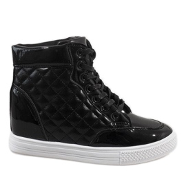 Baskets noires à semelle compensée matelassée DD478-1 le noir