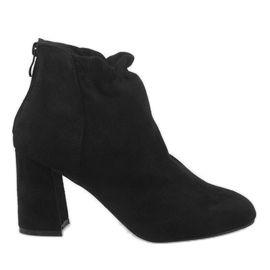 Bottines en daim noir sur le poteau LL-79P le noir