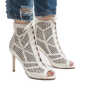 Bottes blanches sur une épingle 1610-225