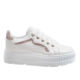 Baskets blanches sur la plateforme BM1980