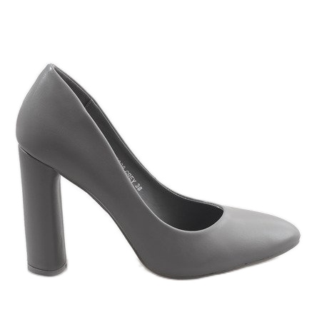 Pompes grises sur le poteau LE028 Pompes grises sur le poteau LE028