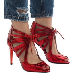 Bottines ouvertes en cuir verni rouge C-003