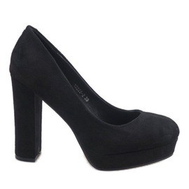 Escarpins en daim noir sur le pilier 12225-2