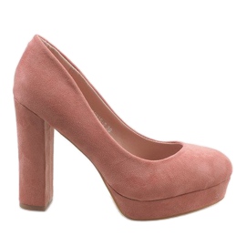 Escarpins en daim rose sur le pilier 12225-2