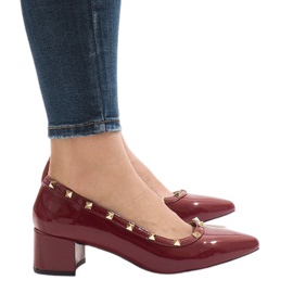 Escarpins laqués bordeaux sur le pilier X-70 rouge multicolore