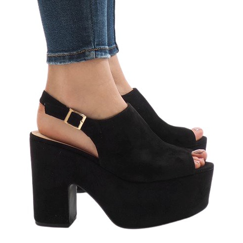 Sandales noires sur un bloc massif 8263CA le noir