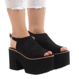 Sandales noires sur un bloc massif B8290 le noir