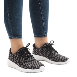 Chaussures de sport noires 619