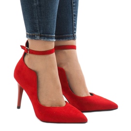 Bottes rouges sur un talon B-54