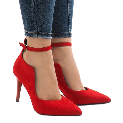 Bottes rouges sur un talon B-54