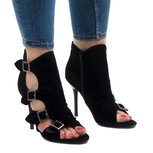 Sandales noires sur un talon haut en daim GH048 le noir
