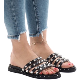 Chaussons noirs avec clous LK-2802 le noir