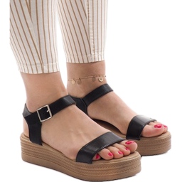 Sandales noires sur la plateforme 22-07