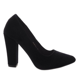 Escarpins en velours noir sur le pilier 91603-1