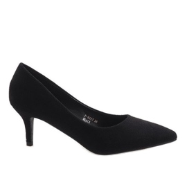 Escarpins noirs sur le talon P-6377