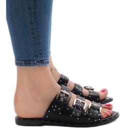Chaussons noirs avec clous et boucle F-3659