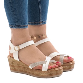 Sandales blanches sur la plateforme WS8816