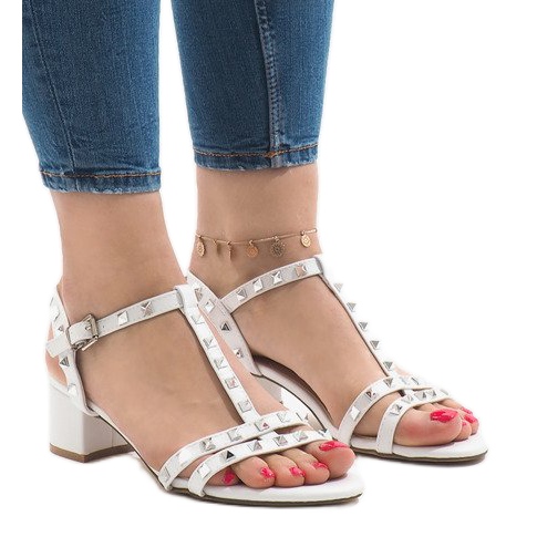 Sandales blanches à talons et clous 679-GL