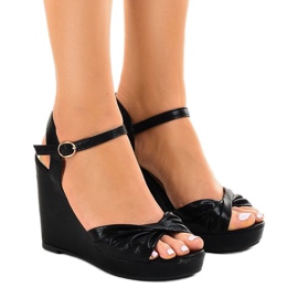 Sandales compensées noires brillantes JM-M215M le noir