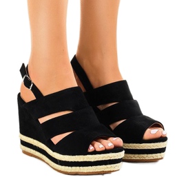 Espadrilles noires sur le talon compensé FG6