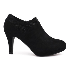 Les bottines noires de Marie